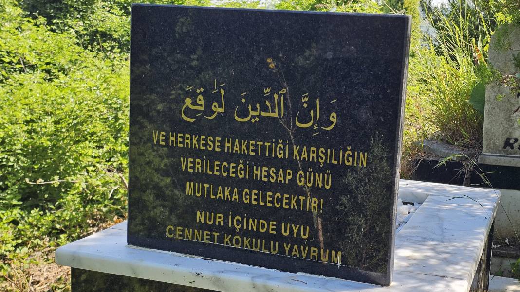 Cinsel istismardan ölen bebeğin mezarını soruşturmayı yürüten komiser yaptırdı. Bu 'İyi insanlar iyi ki varlar' haberidir 18